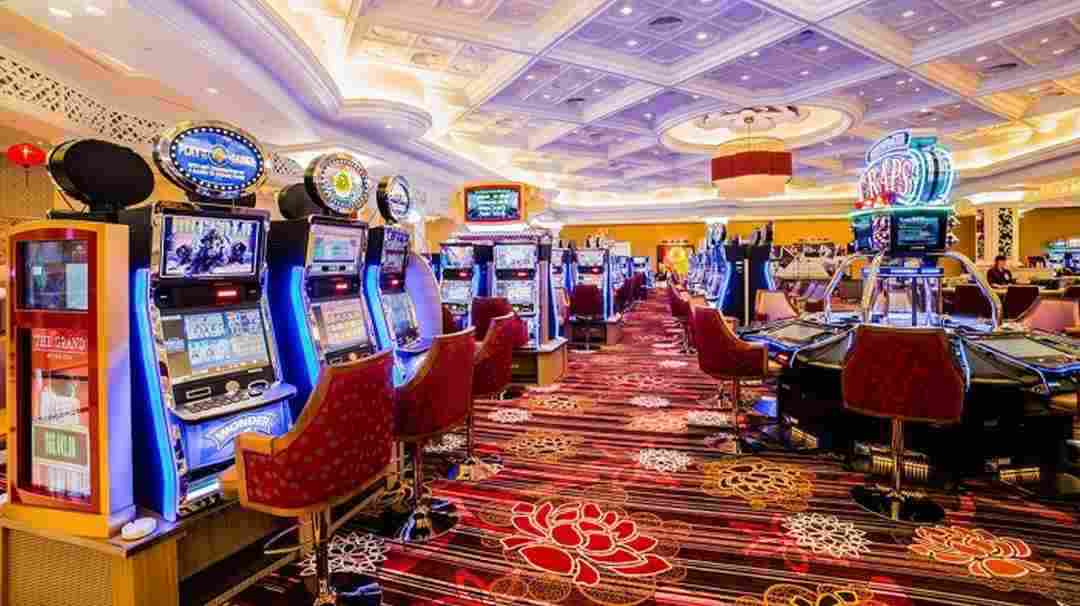 Slot game không bao bao giờ vắng khách tham gia tại Holiday Palace